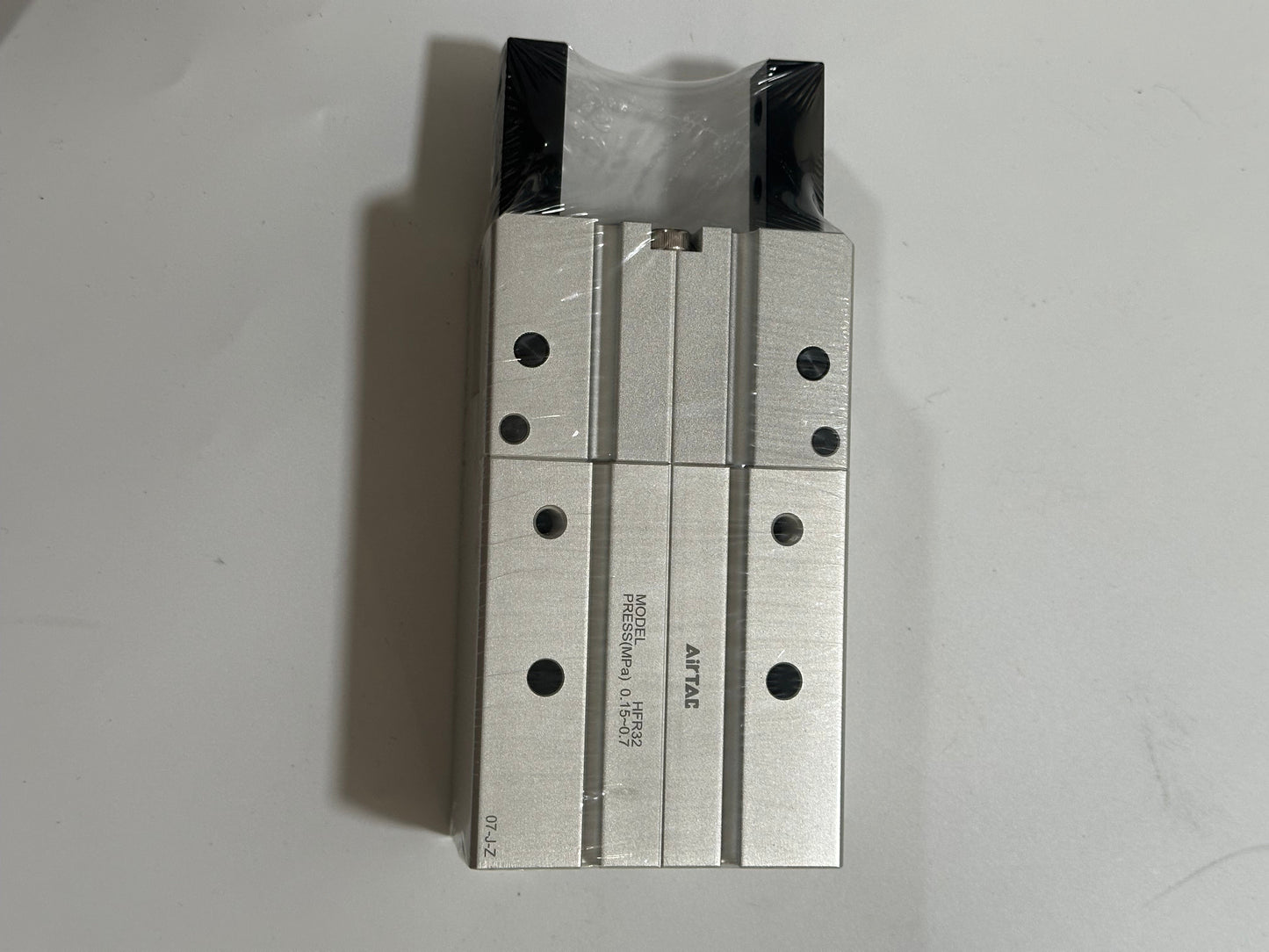 Airtac HFR series: open and close type pneumatic finger - HFR32