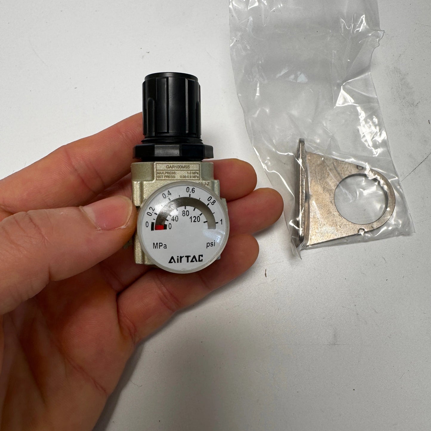 Airtac GAR100 series: pressure regulating valve - GAR100M5S