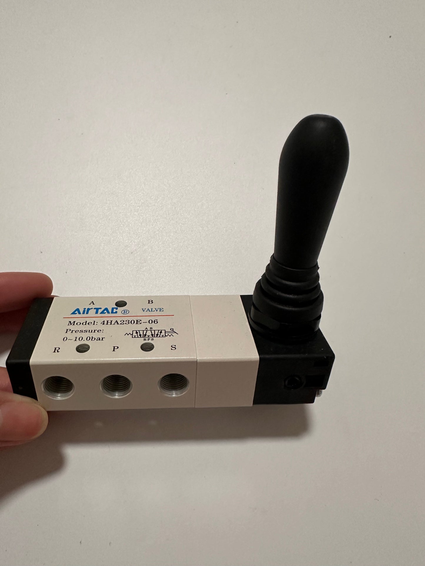 Airtac 4HA230E-06: Hand Valve. Toggle Style - 4HA230E06G