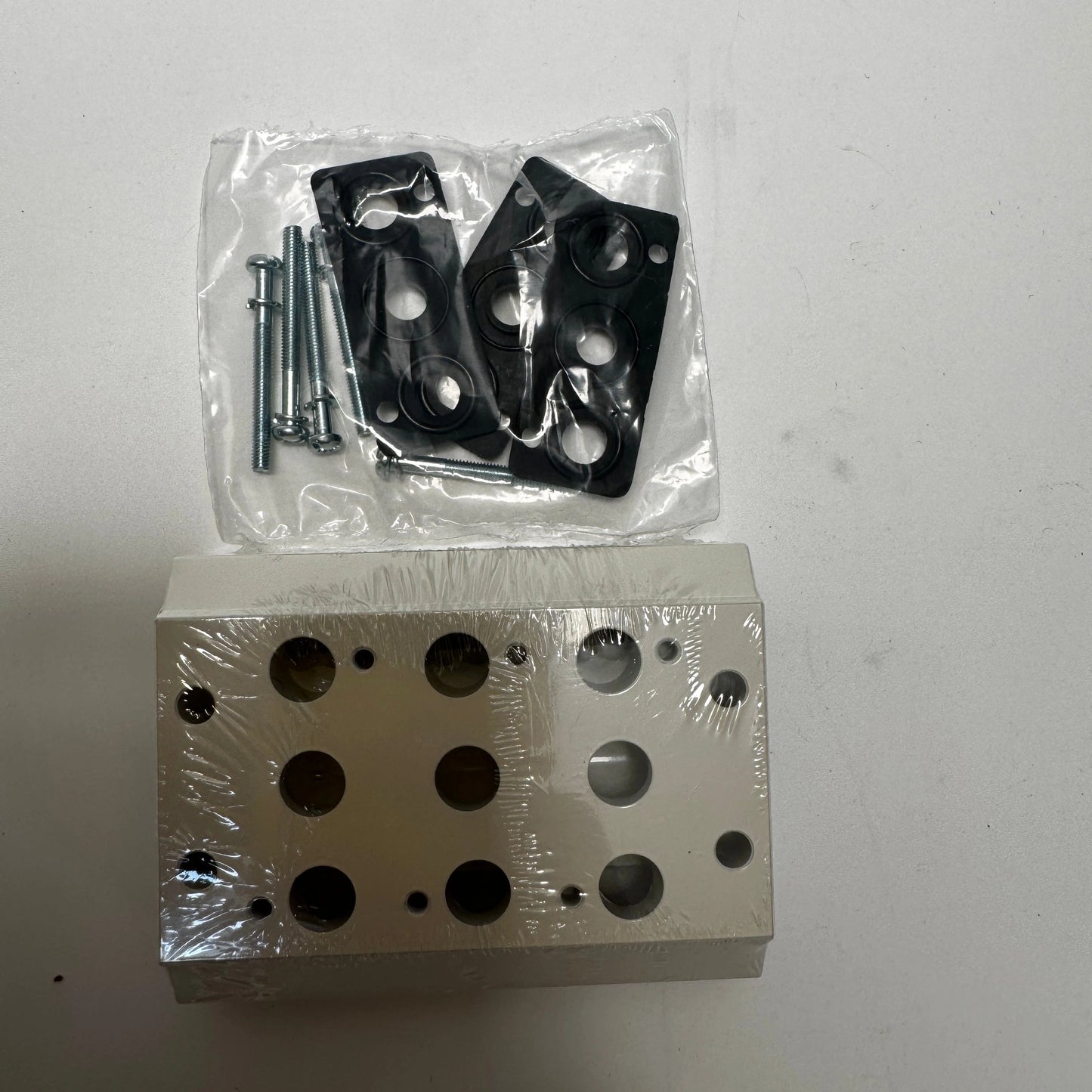 Airtac 100M: Air Valve Manifold - 100M3FT