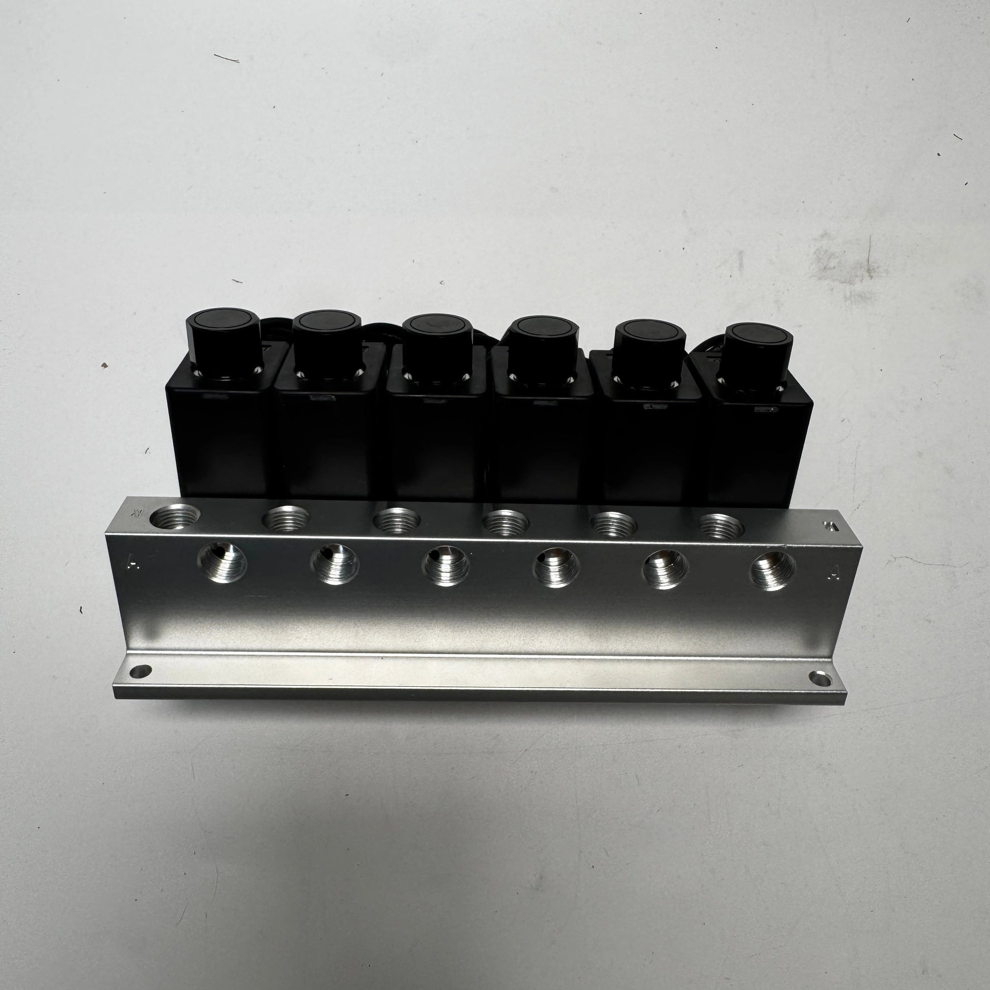Airtac 3V2M-NC: Solenoid valve(3/2 way) - 3V2MNCBI-6FDT