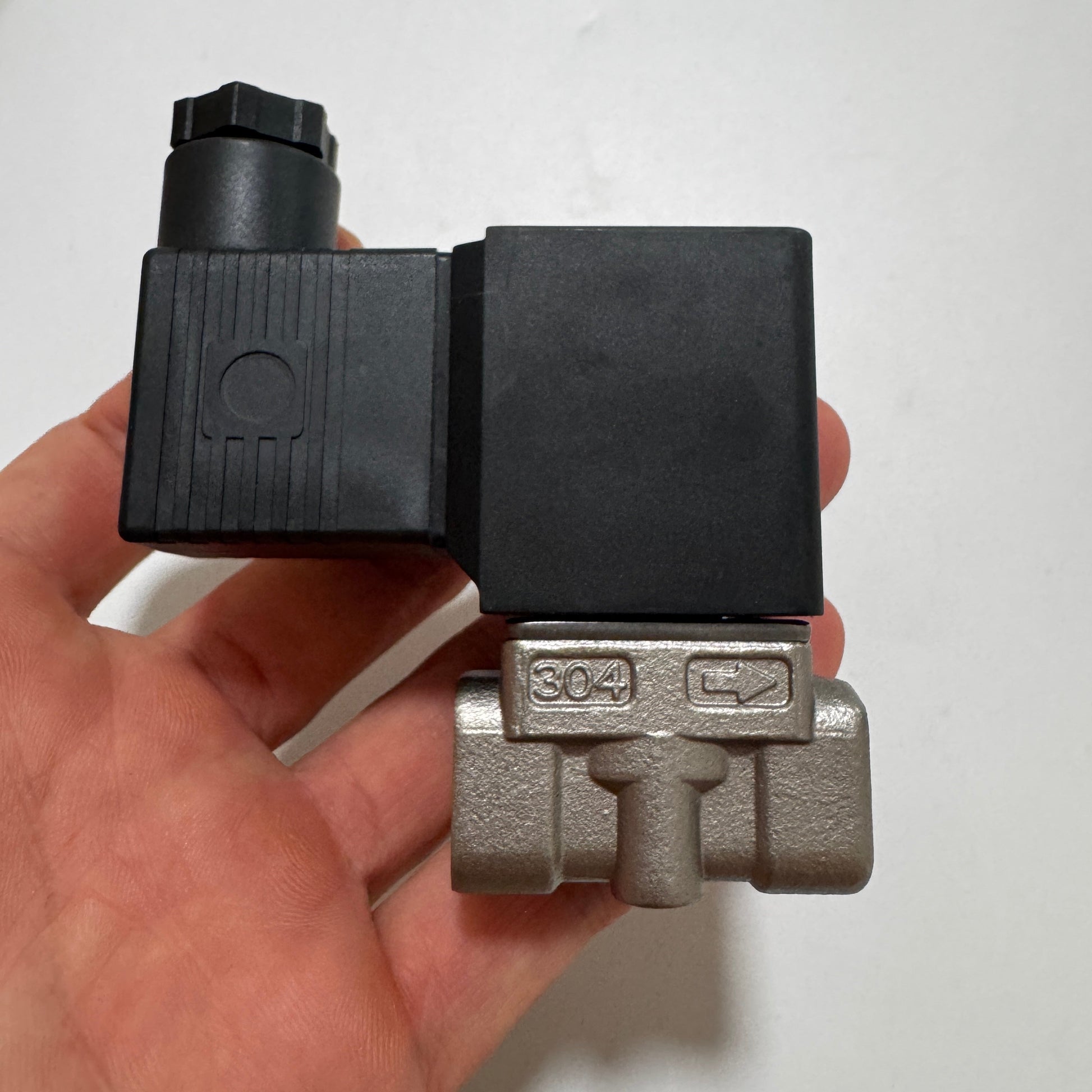 Airtac 2L030-08: 2 Way Solenoid Valve - 2L03008BT