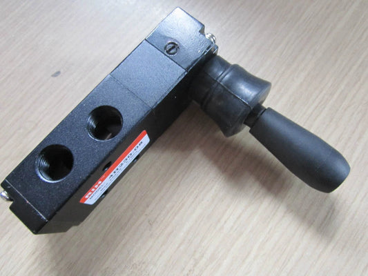 Airtac 4H310-08: Hand Valve. Toggle Style - 4H31008