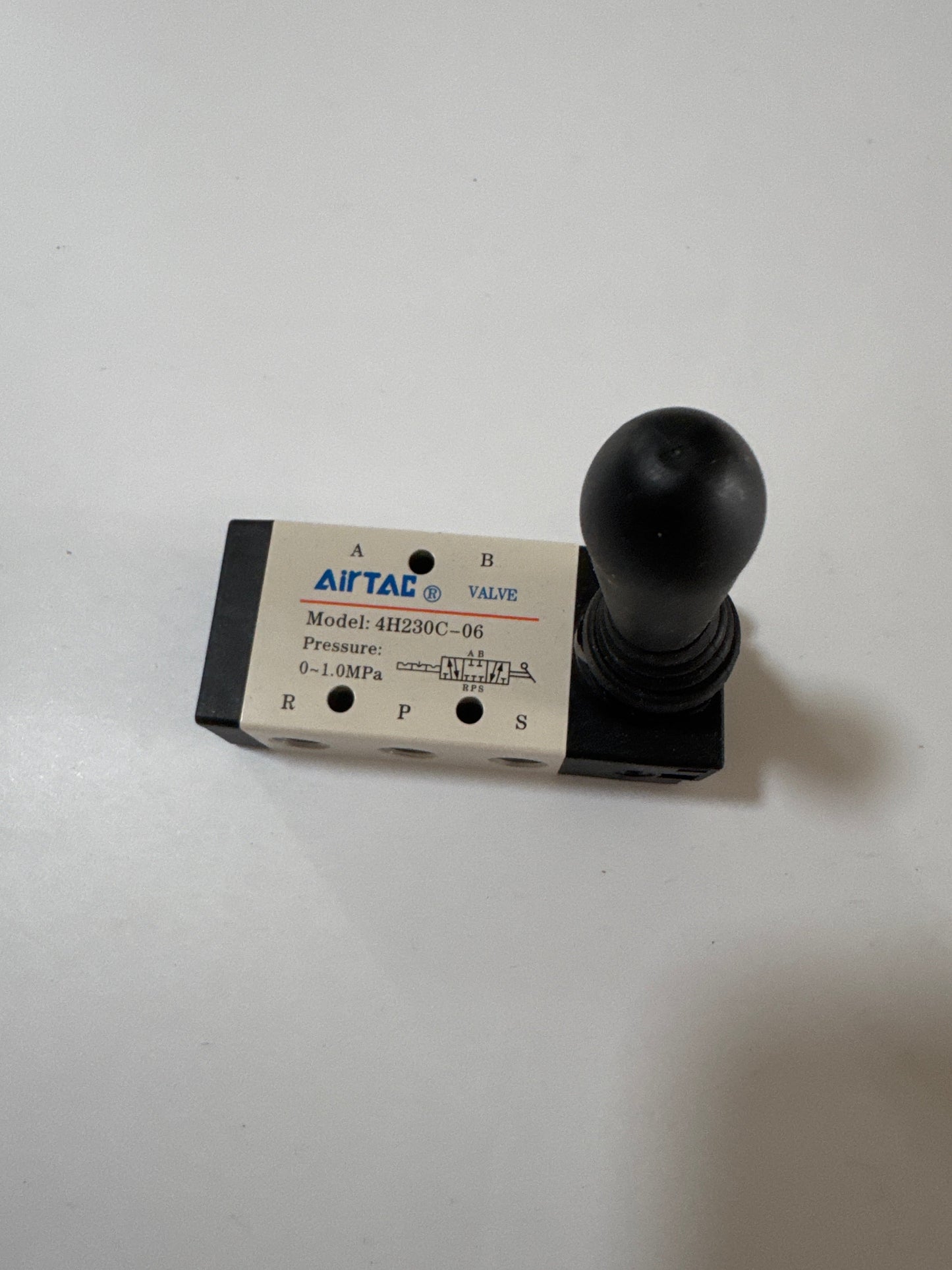 Airtac 4H230C-06: Hand Valve. Toggle Style - 4H230C06