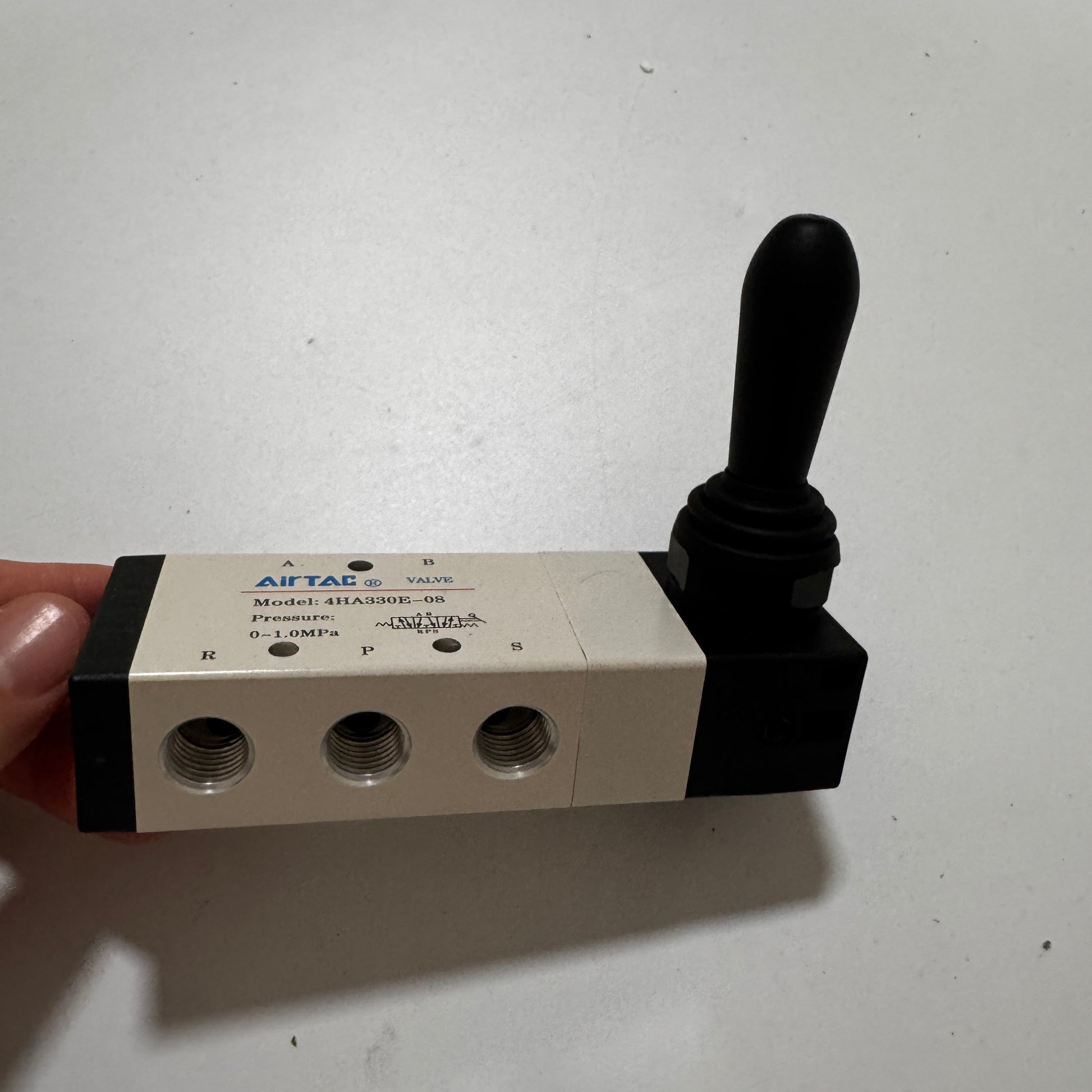 Airtac 4HA330E-08: Hand Valve. Toggle Style - 4HA330E08
