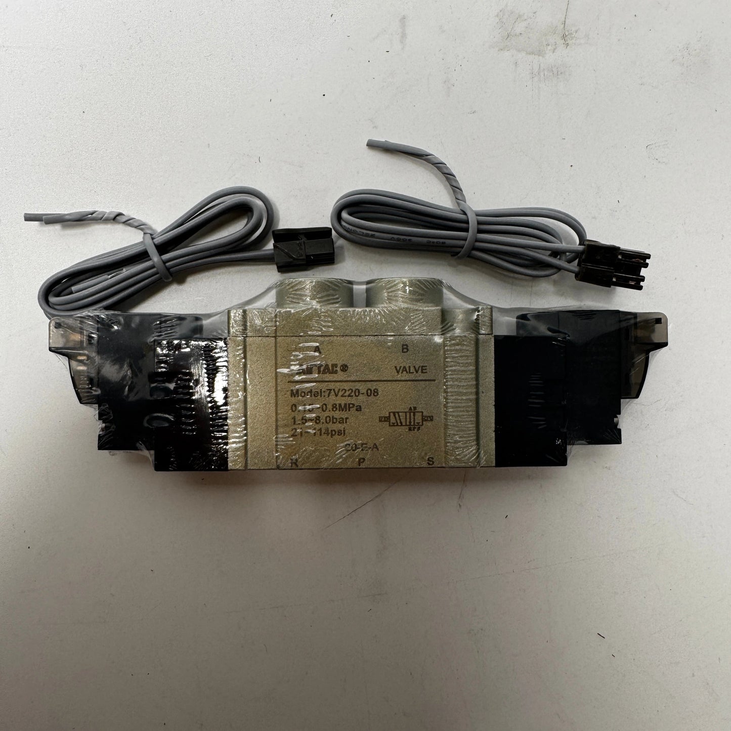 Airtac 7V220-08: Solenoid Air Valve  - 7V22008C050