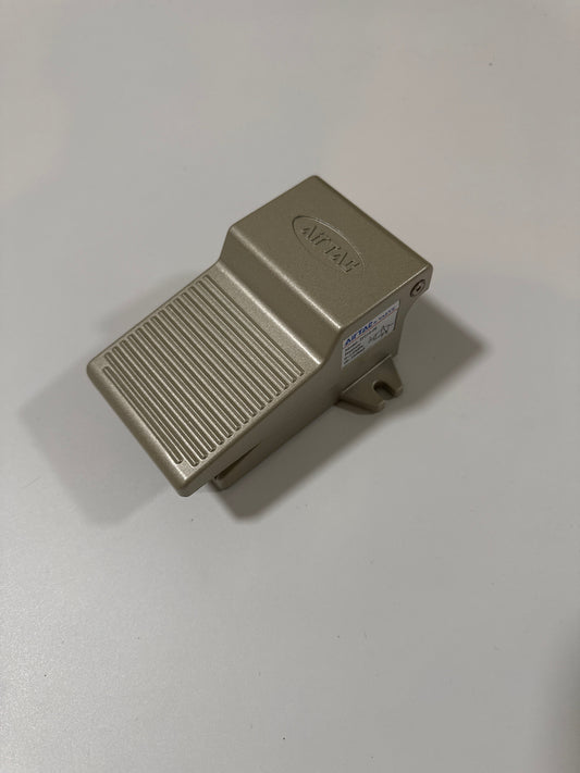 Airtac 3F210-08: Pneumatic Foot Pedal. 3 Way - 3F21008T