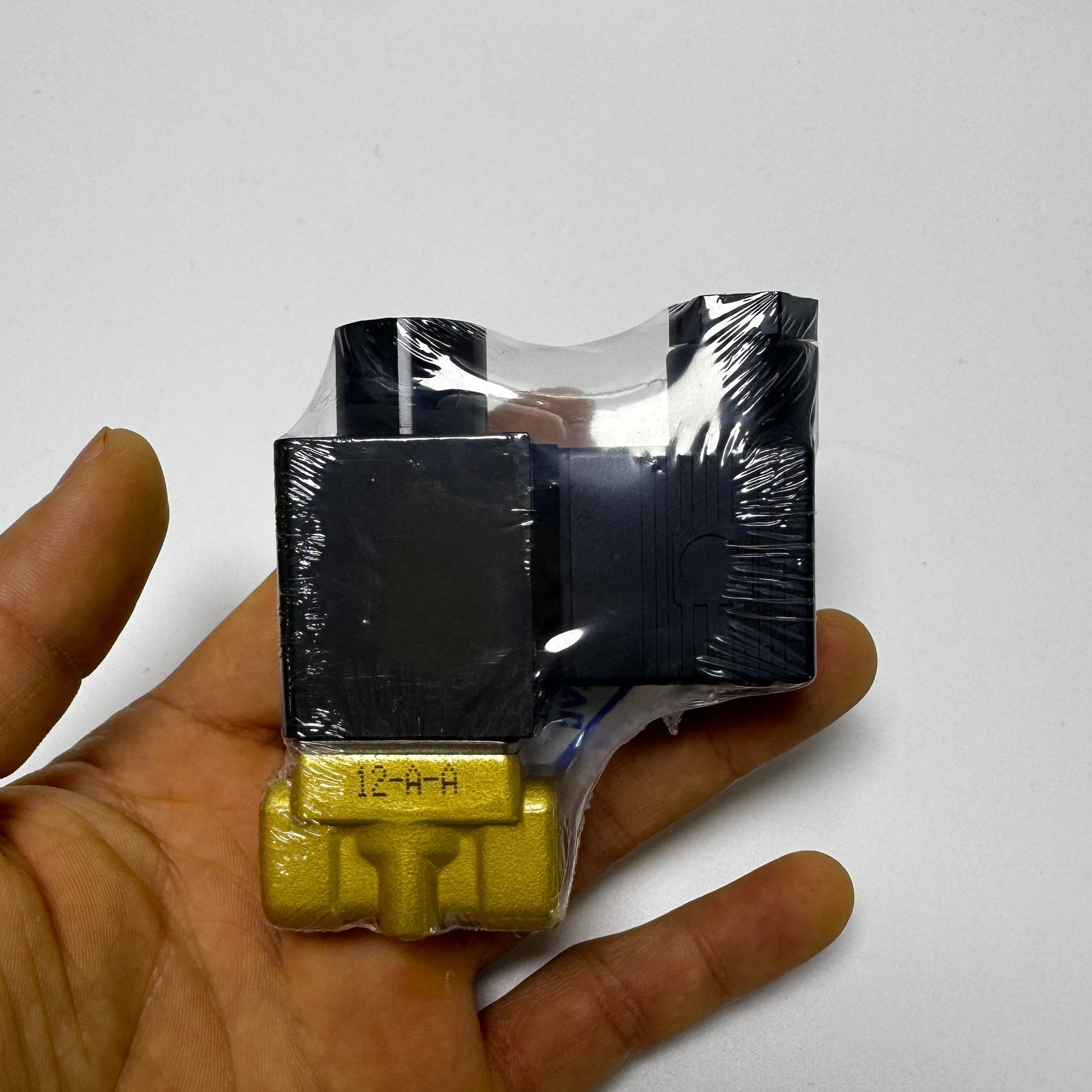 Airtac 2KW030-08: 2 Way Solenoid Valve - 2KW03008B