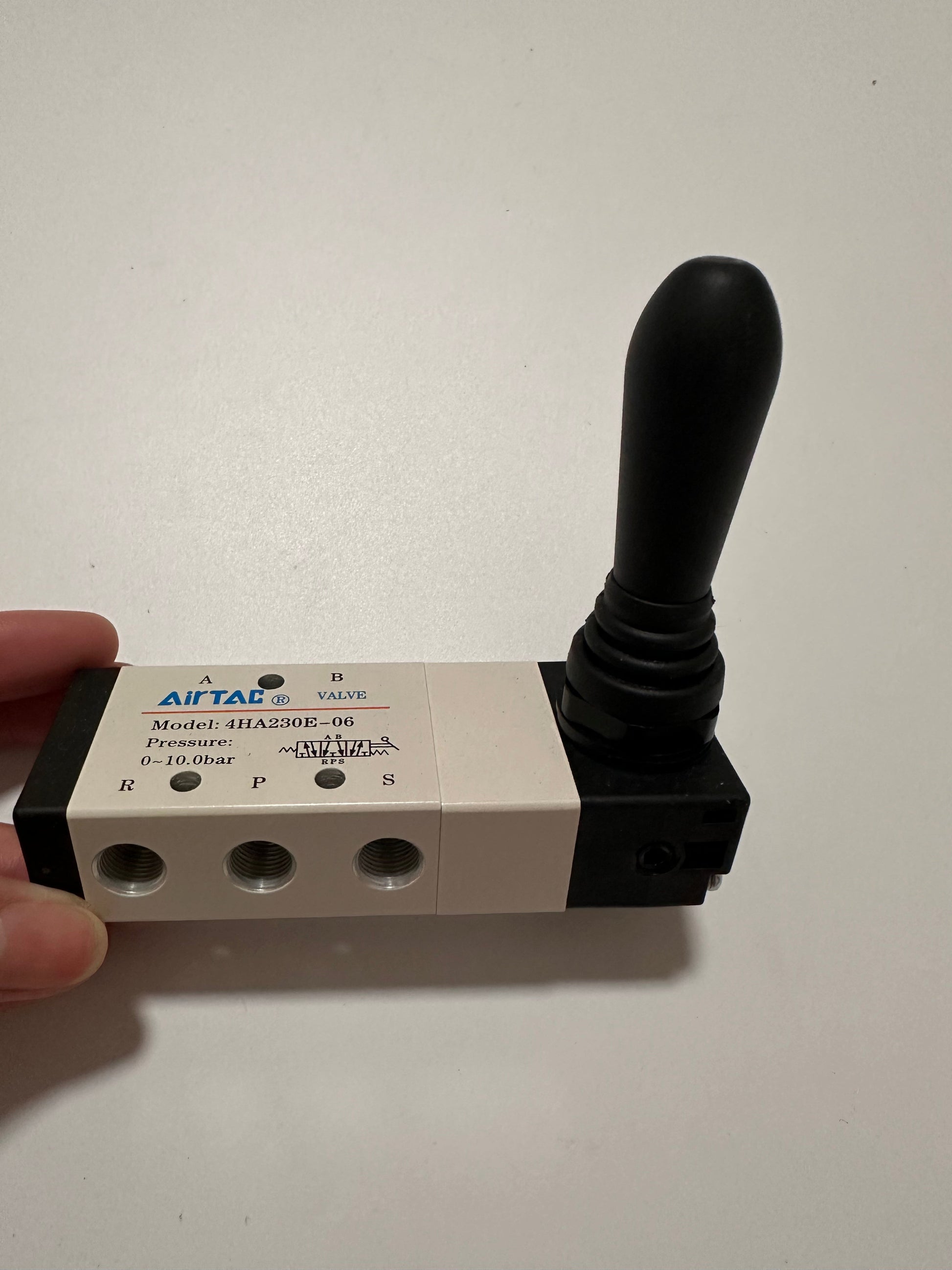 Airtac 4HA230E-06: Hand Valve. Toggle Style - 4HA230E06G