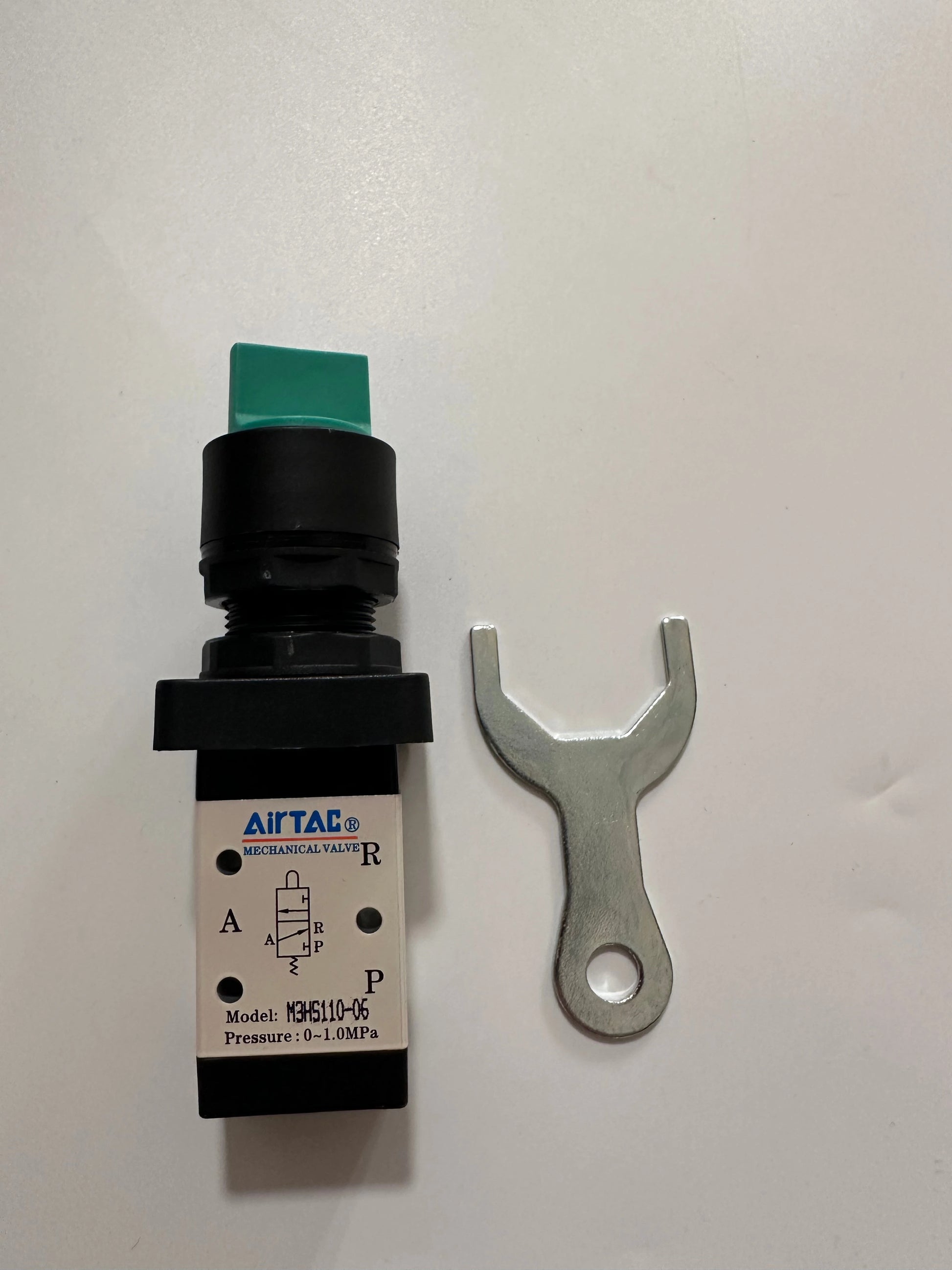 Airtac M3HS110-06: Manual Valve. 3 Way - M3HS11006G