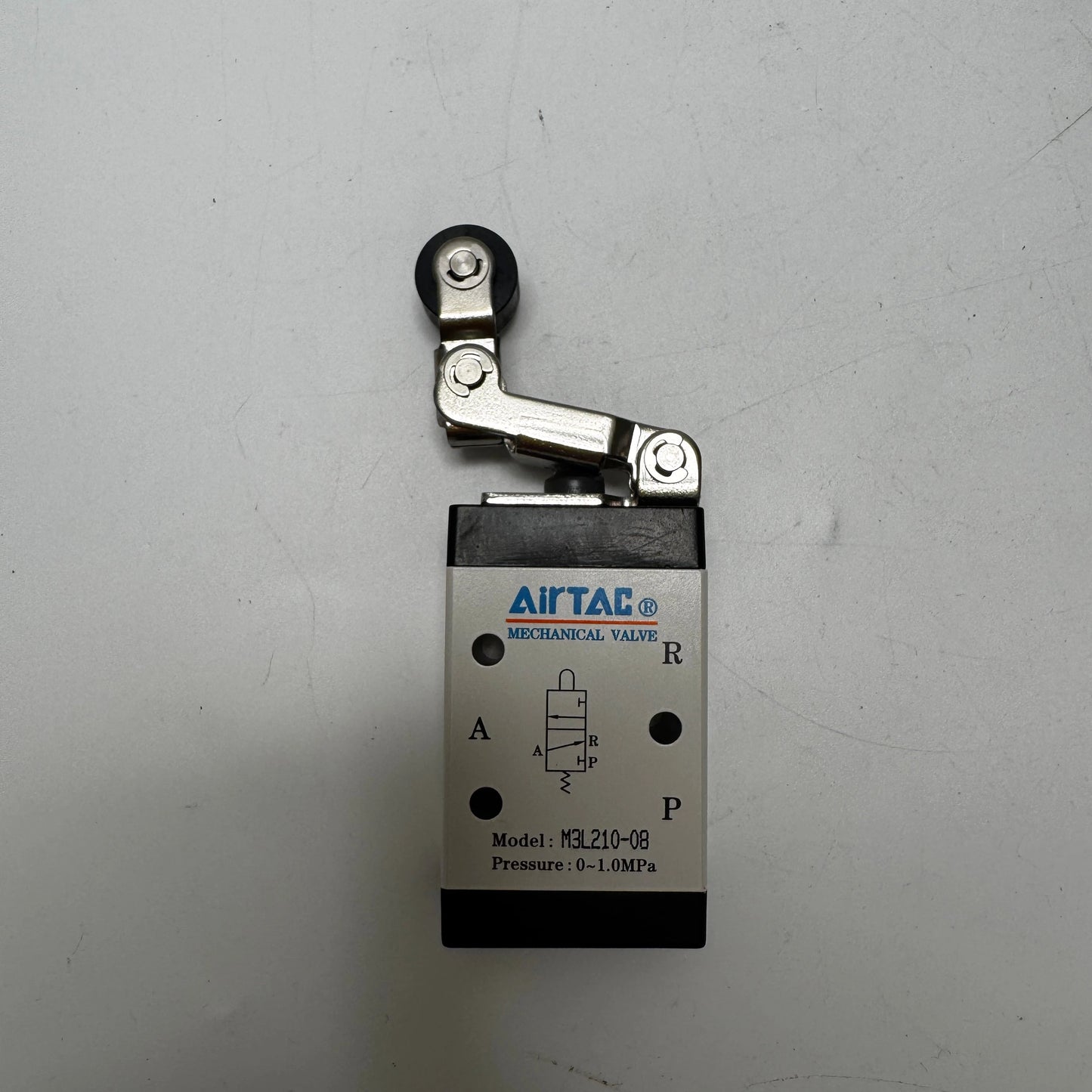 Airtac M3L210-08: Manual Valve. 3 Way - M3L21008